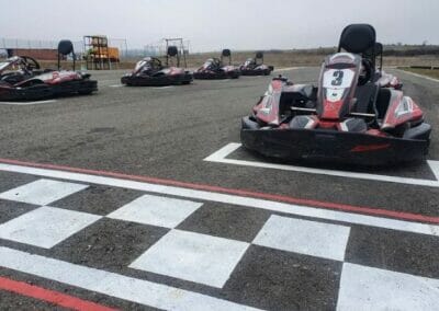 Karts en León preparados en la pista