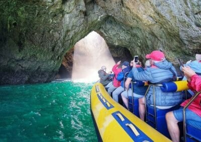 Grupoen paseo lancha motora Llanes