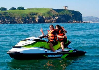 Actividad con amigos motos de agua Gijón