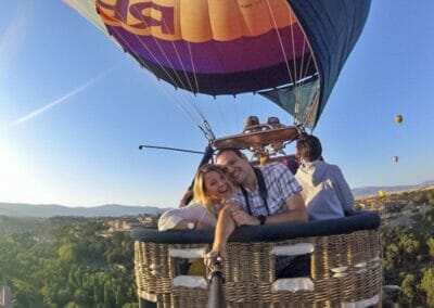 Pareja en paseo en globo Segovia
