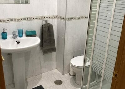 Baño piso 1 en Oviedo