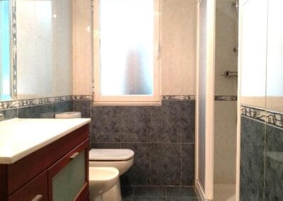 Piso 10 en León para despedidas: baño 1
