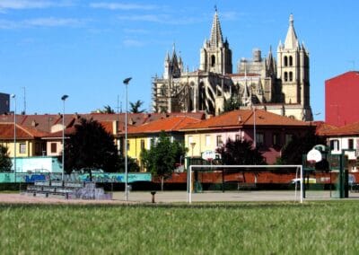 Piso 10 en León para despedidas: vistas de la Catedral de León