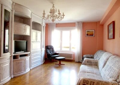 Piso 10 en León para despedidas: salón