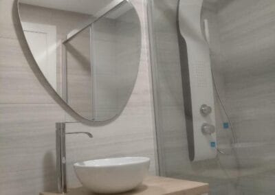Piso 16 en León para despedidas: baño 1